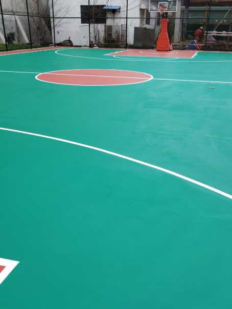 澜沧 球场长期使用易出现地面开裂